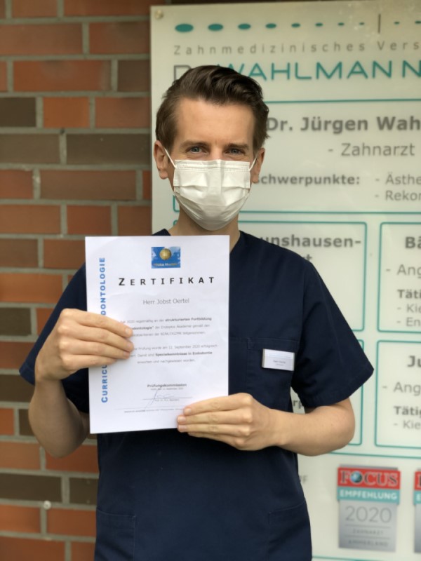 Jobst Oertel hat Curriculum in Endodontologie bestanden